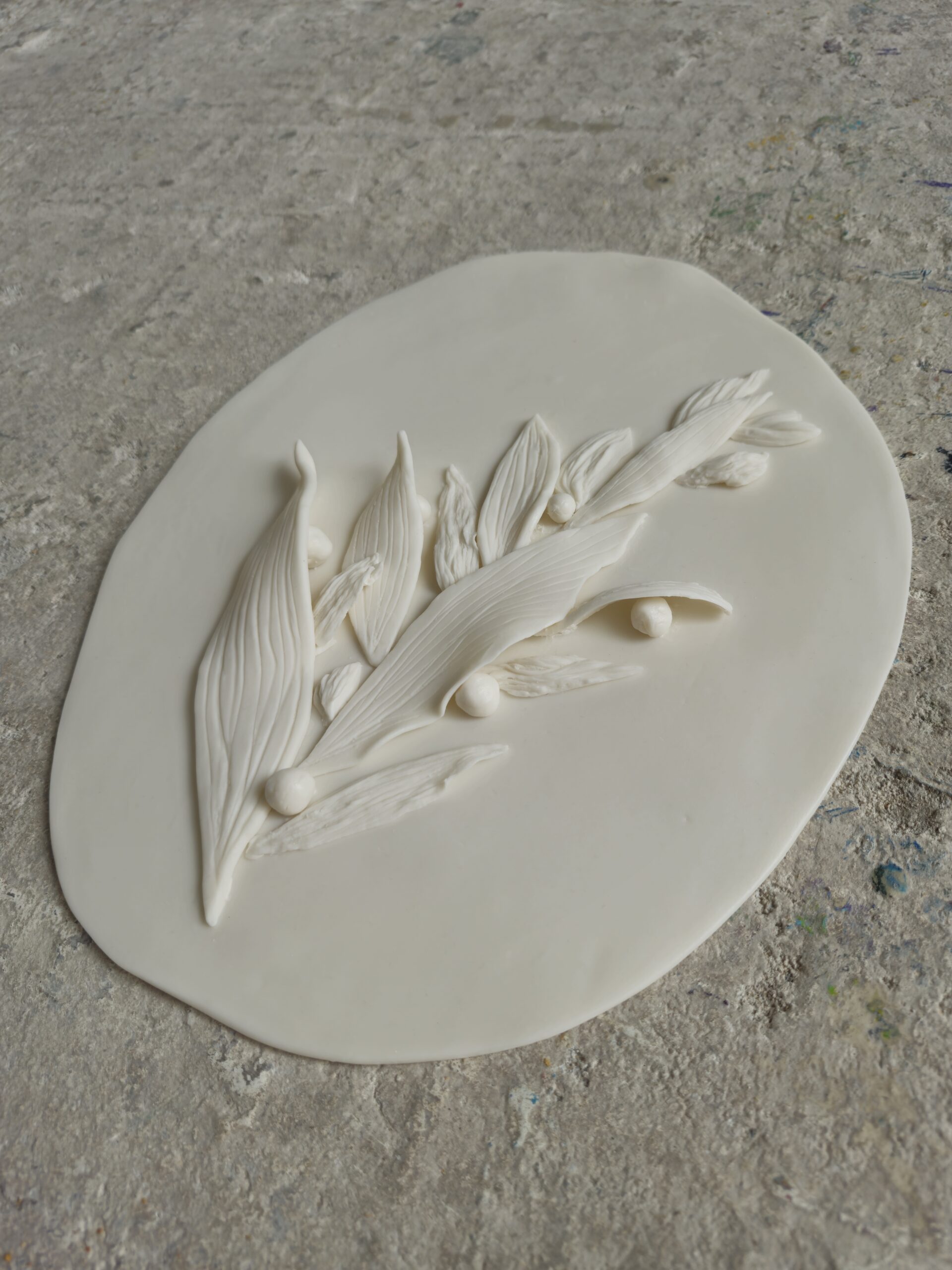 Ulotność uchwycona na zawsze – porcelanowe kwiaty